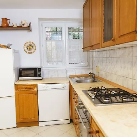 Pina Apartment *