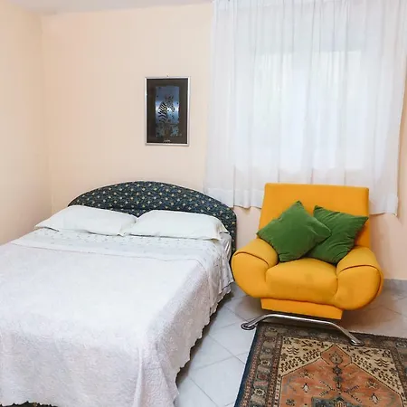 Pina Apartment