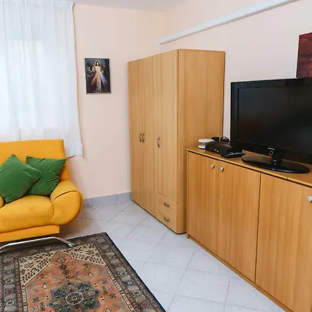 Apartment Pina *